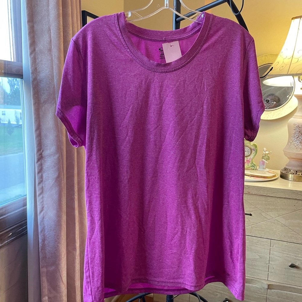 Champion XXL sweat wicking workout top.